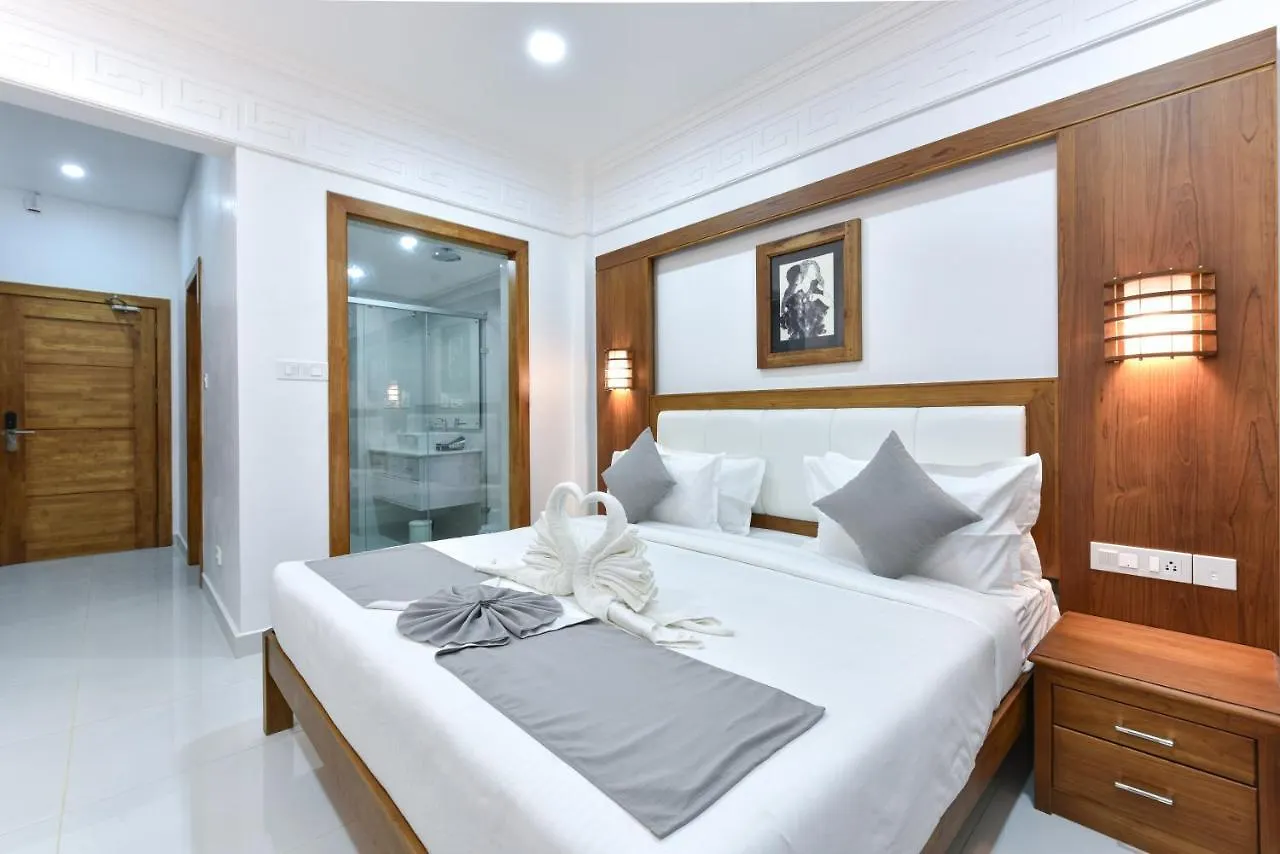 אתר נופש Hotel White House, מונאר