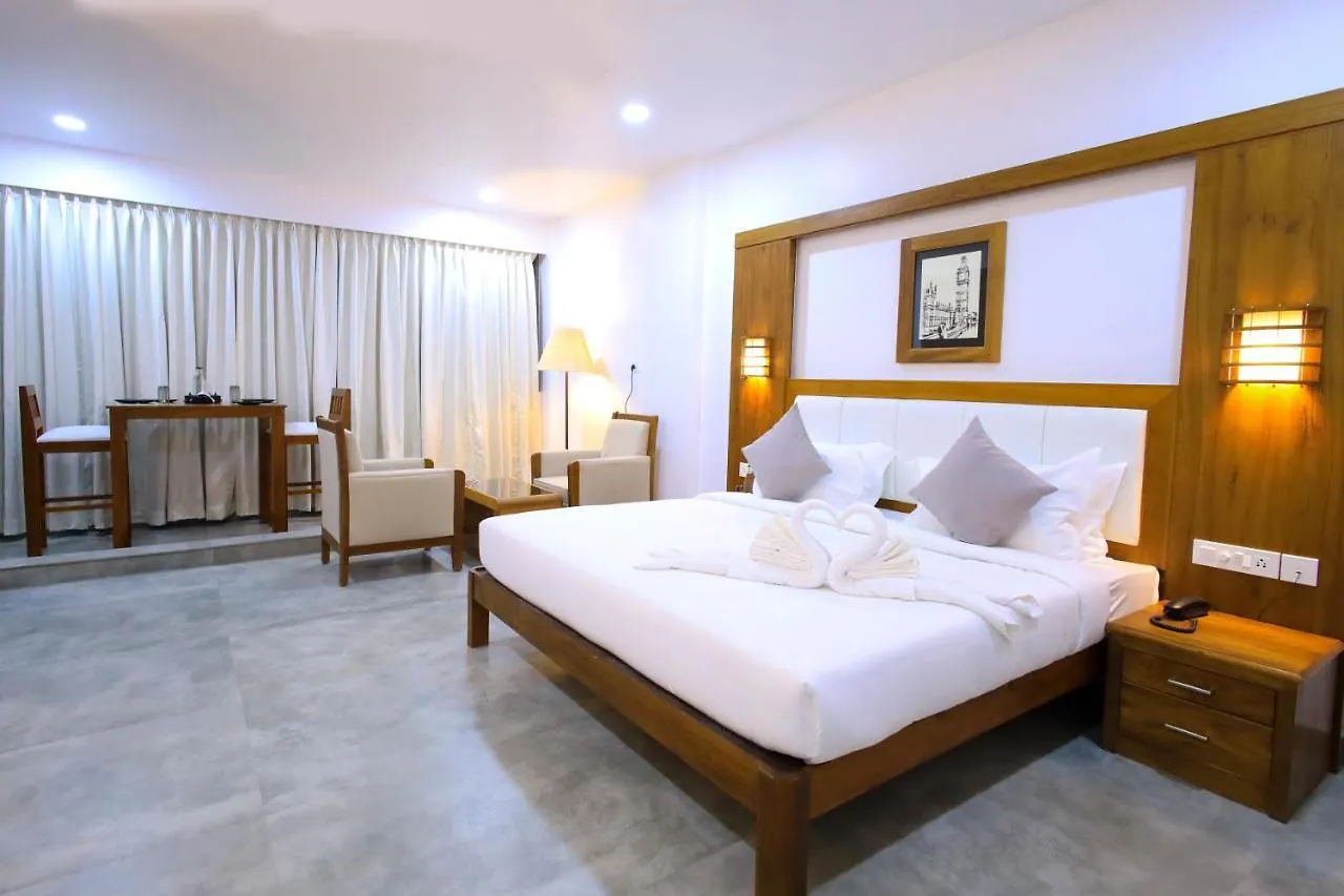 אתר נופש Hotel White House, מונאר