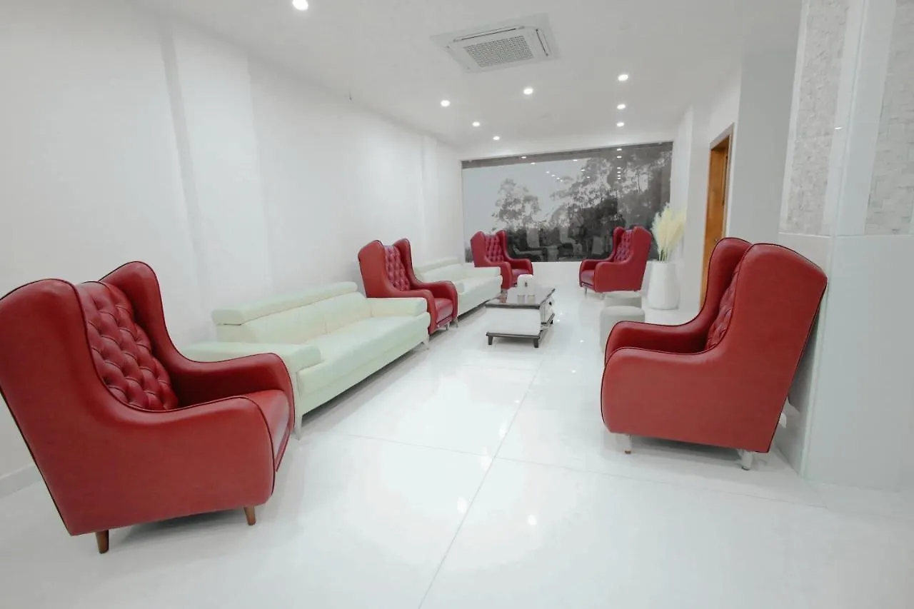 אתר נופש Hotel White House, מונאר