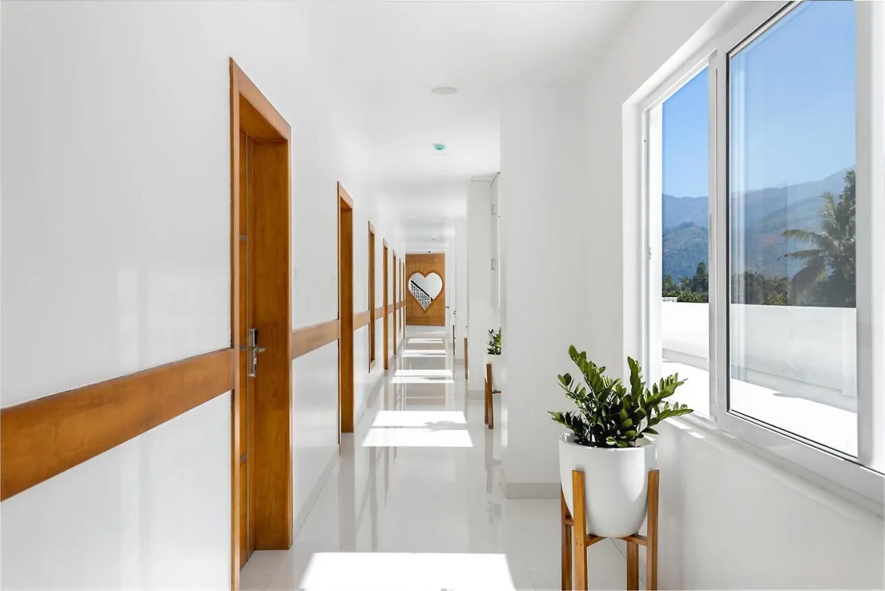 Hotel White House, מונאר 4*,