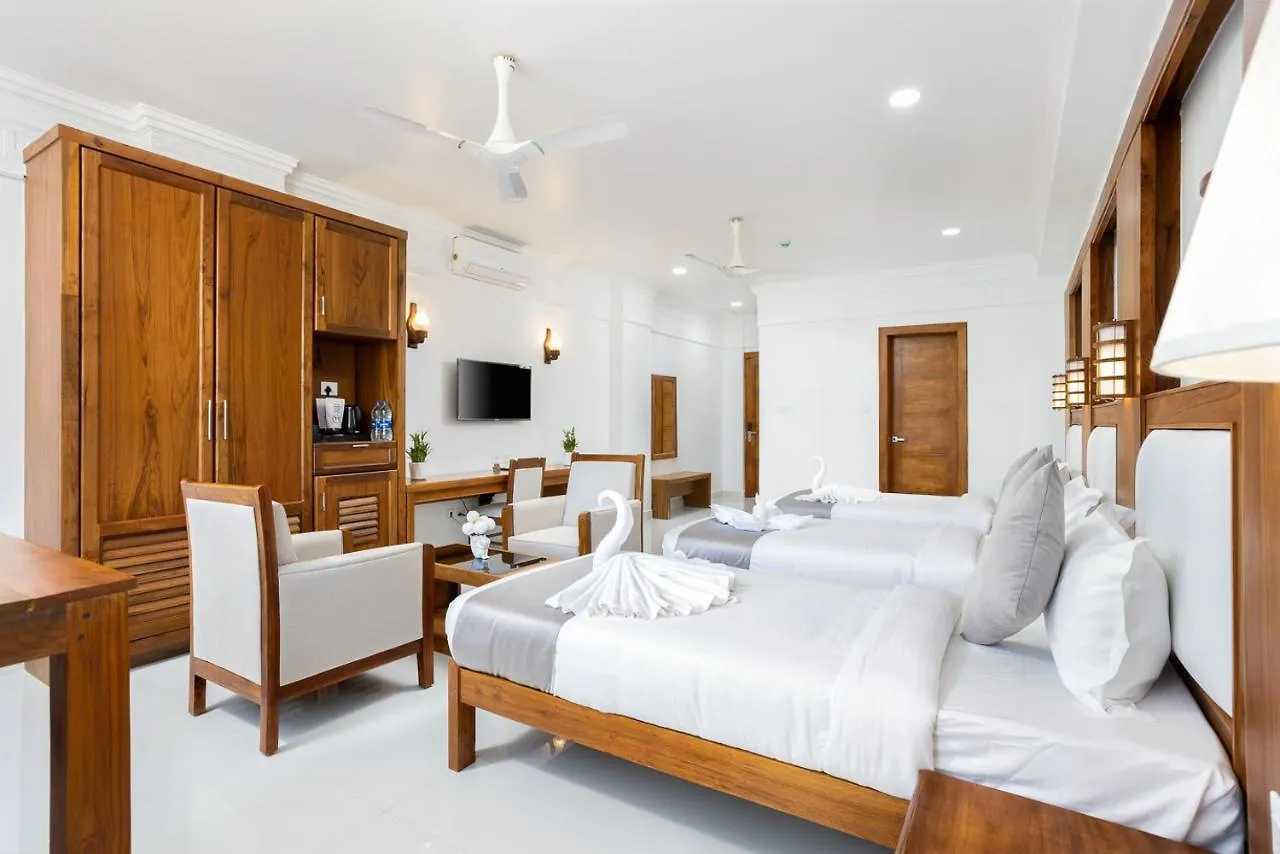 Hotel White House, מונאר
