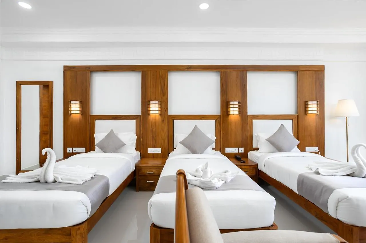 Hotel White House, מונאר