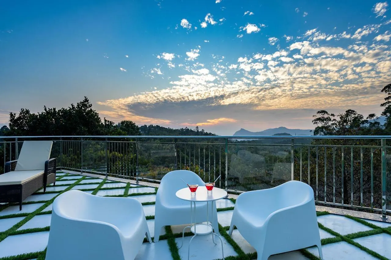 Hotel White House, מונאר 4*,