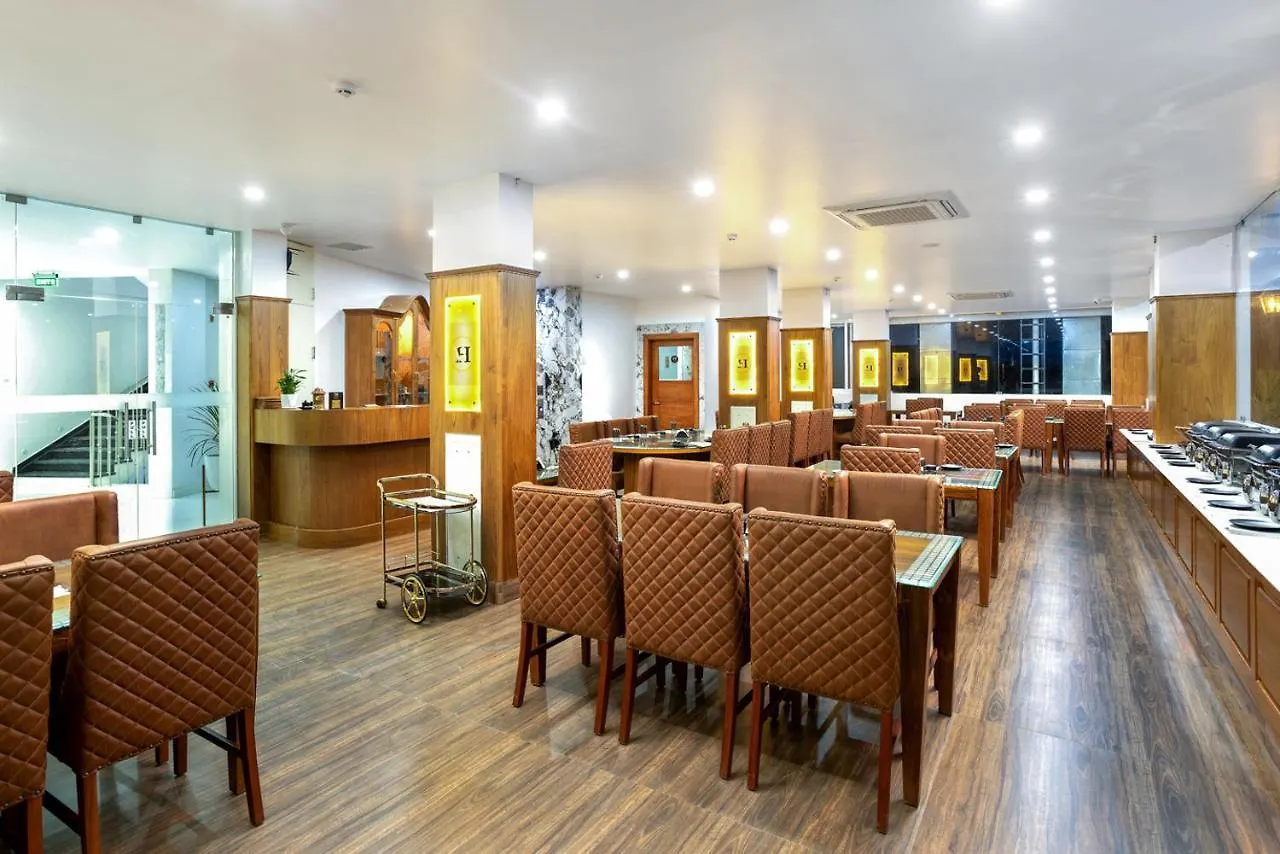 Hotel White House, מונאר אתר נופש